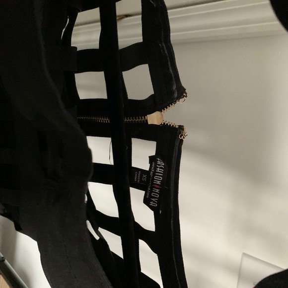 party dress - Picture 3 of 3